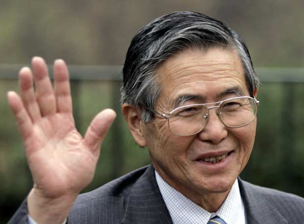 Fujimori recibe indulto de Kuczynski y se salva también de proceso penal por matanza