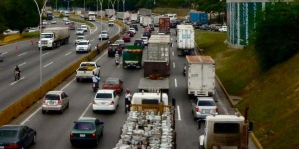 Comienza la restricción del tránsito de gandolas en Caracas