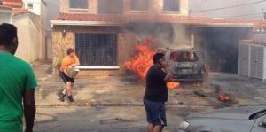 Carros quemados por motorizados “de paz” en Valencia (Fotos)