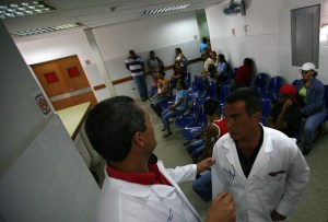 Médicos cubanos trabajan bajo amenaza en Venezuela afirma EEUU