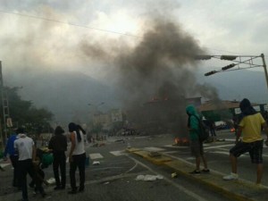 Arrementen contra manifestación de estudiantes en Mérida (Fotos)