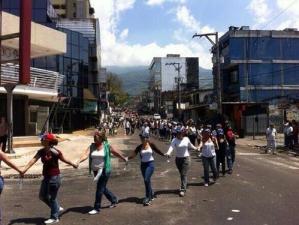En Táchira unen sus manos como forma de protesta por la libertad (Foto)