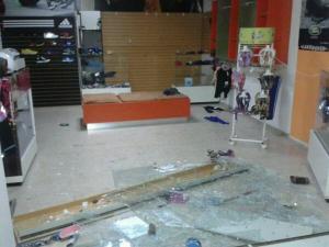 Saquean varios locales de un centro comercial en Mérida (Tuits + fotos)