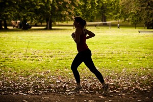 El ejercicio de alto impacto ayuda a fortalecer los huesos