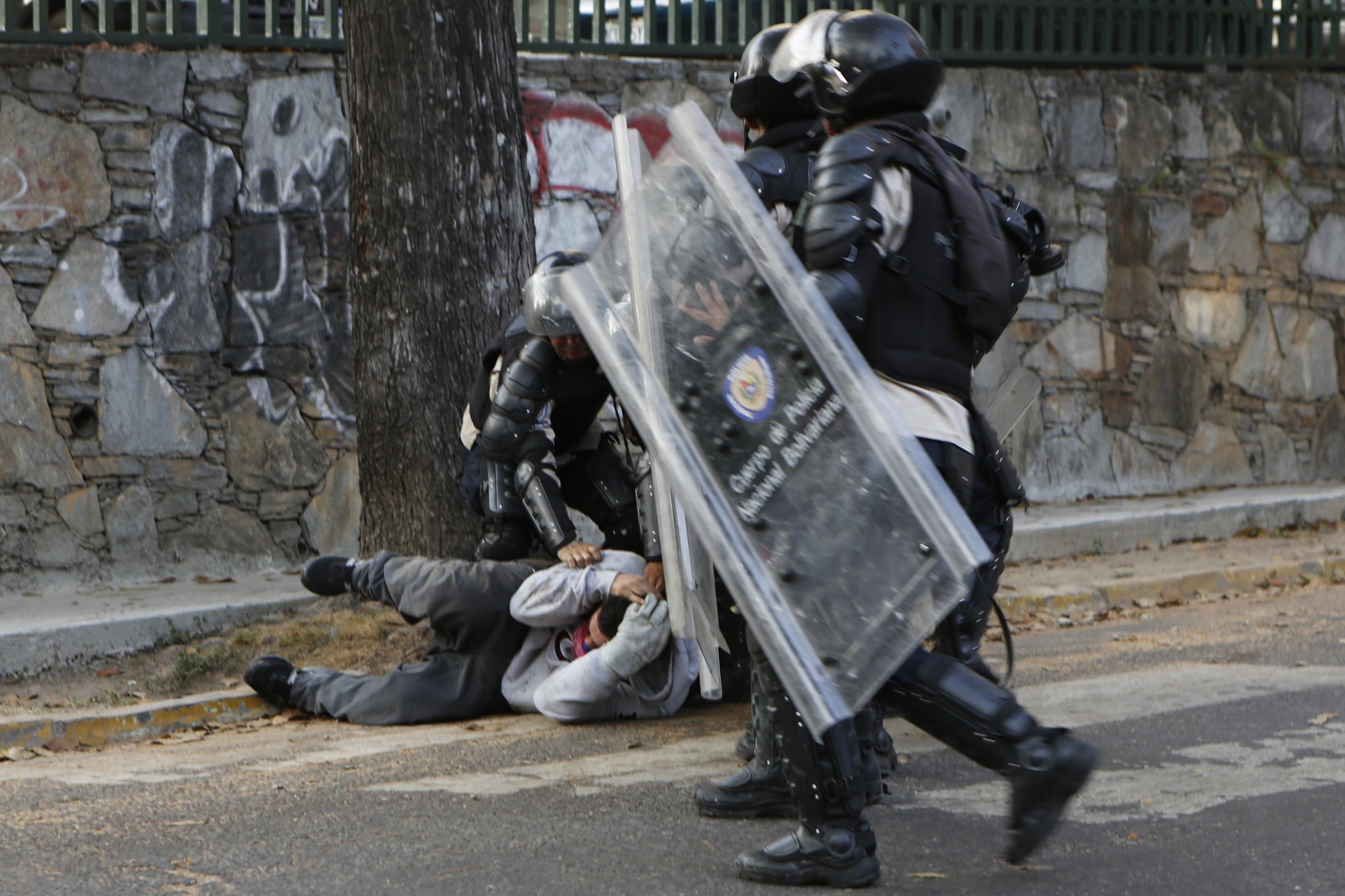 Así fue la represión en la autopista Prados del Este este 26M (Fotos)