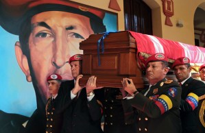 Una dividida Venezuela conmemora un año de la muerte de Chávez