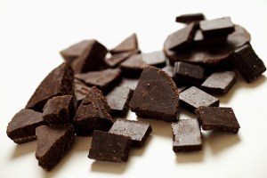 El chocolate negro le hace bien a los corazones (No solo a los rotos)