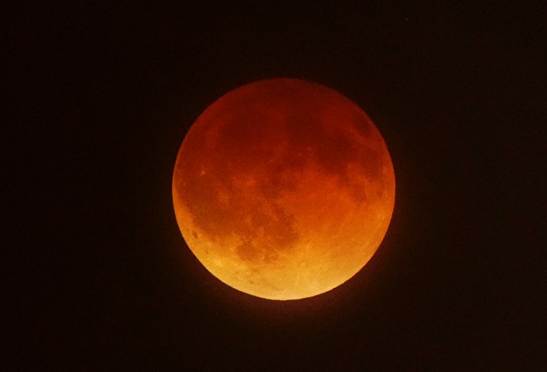Eclipse lunar del #8Nov: ¿Cuál es el efecto sobre los signos del zodiaco?