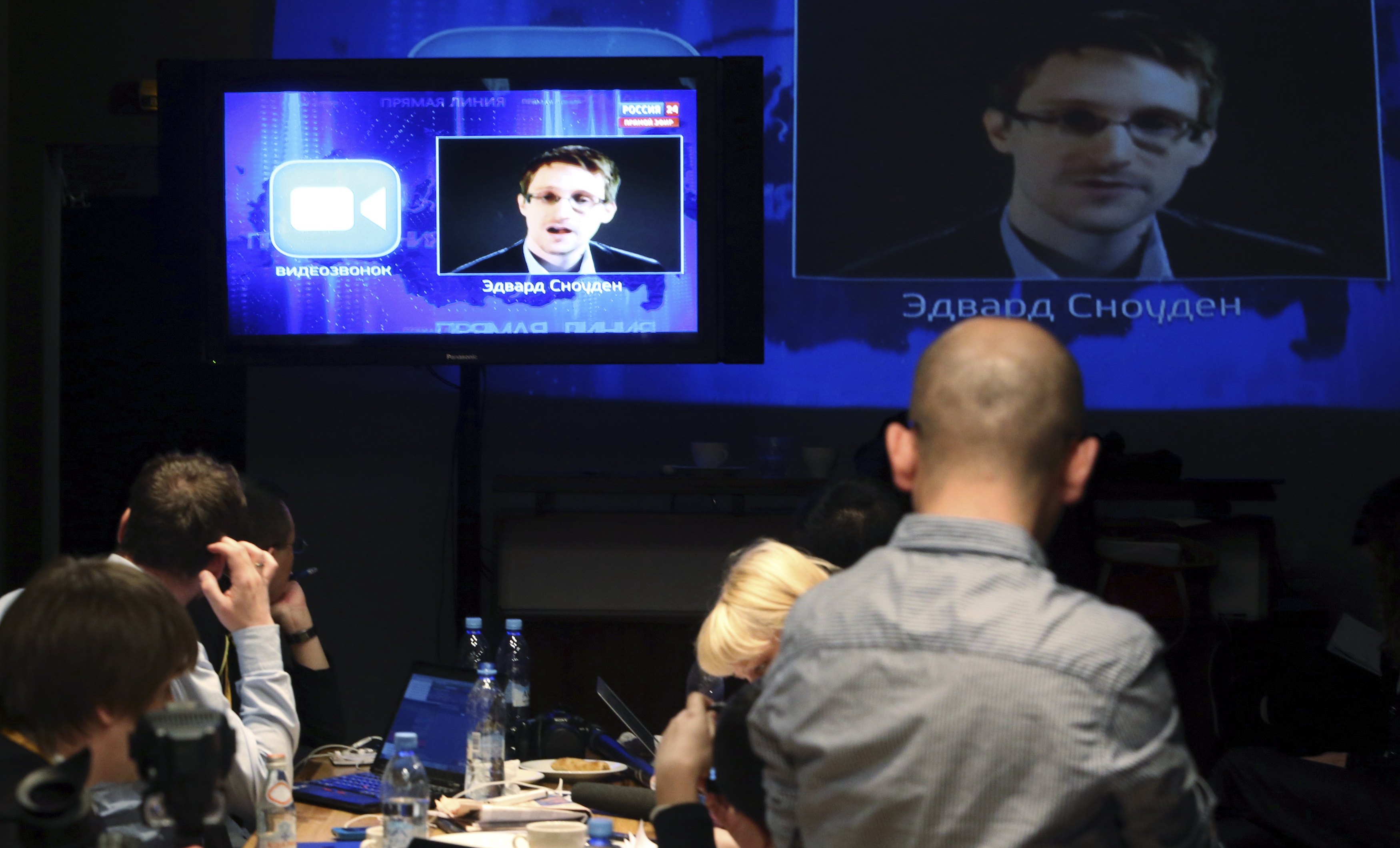 Snowden reaparece en la televisión rusa para hacer una pregunta a Putin