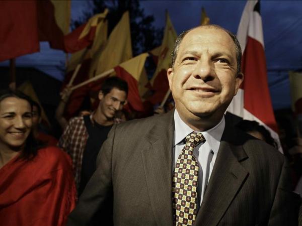 Costa Rica se prepara para elegir nuevo presidente en segunda vuelta