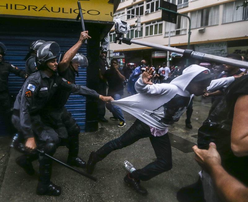 Copacabana registra nuevos incidentes en protesta por muerte de un bailarín
