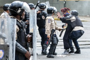 Cancilleres de Unasur vuelven a Venezuela con sombra de violencia