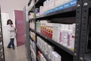 Crisis en el sector salud: Escasez de medicinas sobrepasa el 50%