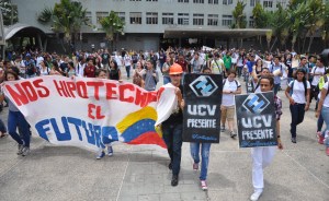 Universidades reprograman lapsos académicos tras meses de protestas