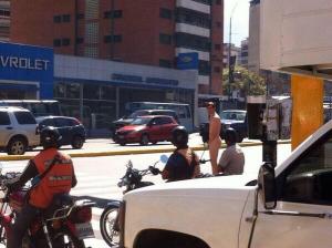 A “rin pelao” por las calles de Caracas (Video)