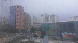 Lluvias dejan el cielo de Caracas gris #26M (Foto)