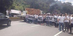 Manifestantes cierran el Distribuidor Metropolitano #26M (Fotos)