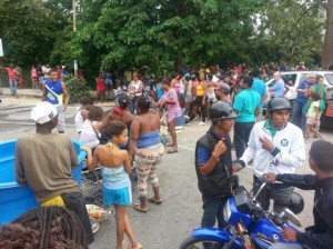 Habitantes de Ocumare de la Costa vuelven a cerrar vías en protesta por falta de agua