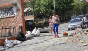 Vecinos de residencias responzabilizan a la GNB de destrozos