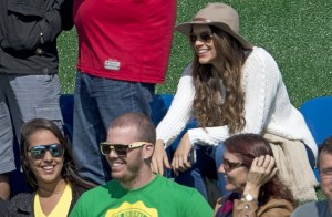 Neymar muy bien acompañado en sus entrenamientos (Fotos + novia actriz)