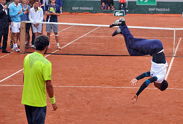 Y en pleno Roland Garros…duelo de “break dance” entre tenistas