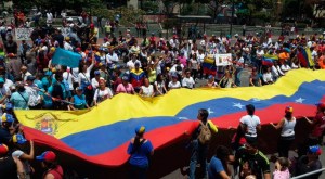 Marcha por la Independencia llegó a Altamira con inmensa bandera de Venezuela (Fotos)