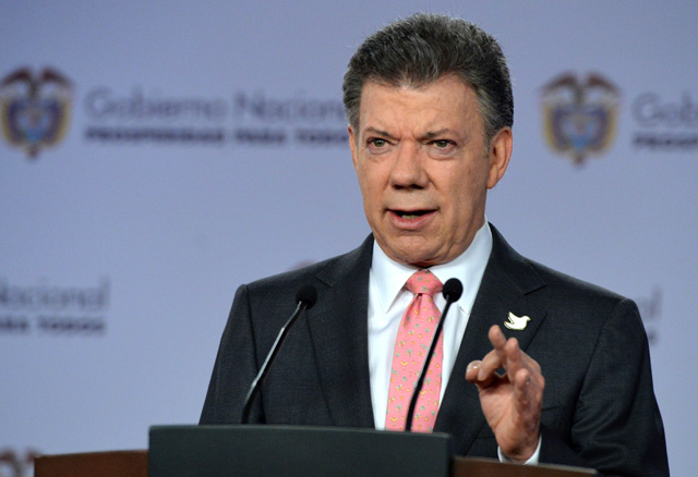 Santos saca carta de paz con el ELN en reñida contienda electoral