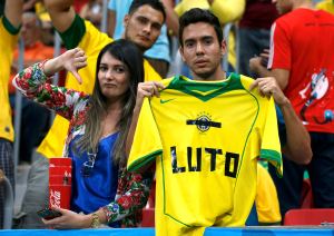 Hasta en el encuentro por el tercer lugar brasileños muestran enojo con su selección (Foto)