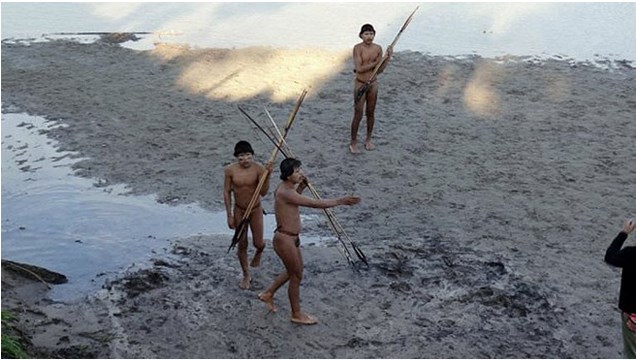 En video: Estos son los indígenas del Amazonas que nunca antes tuvieron contacto con la civilización