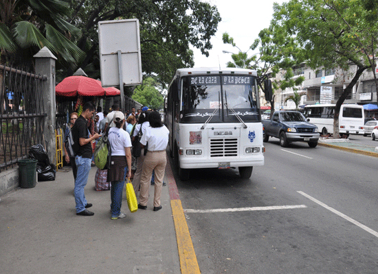 Transportistas exigen seguridad: Hasta cuatro atracos diarios en la ruta Caracas- La Guaira