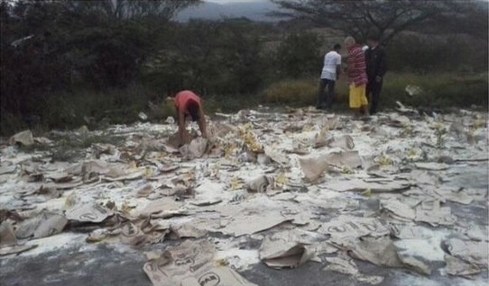 Saquearon camión lleno de harina de maíz en Barquisimeto (Fotos)