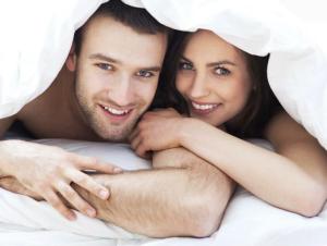 ¿El secreto de una relación feliz? ¡Dormir desnudos!