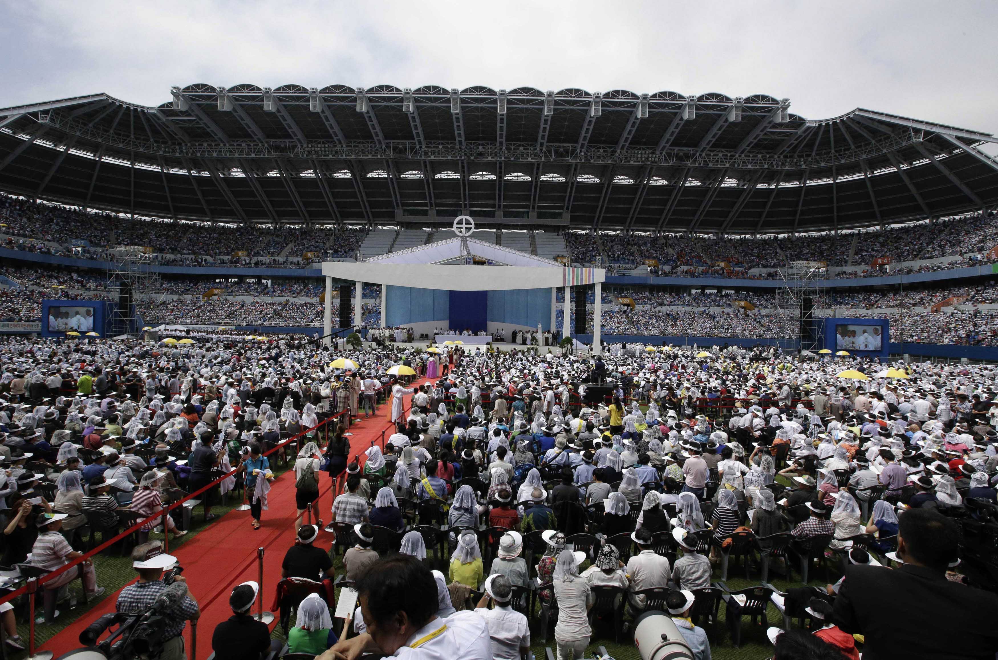 El Papa se da un baño de multitudes en Corea del Sur (Fotos)