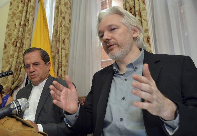 Justicia sueca desestima algunos cargos contra Julian Assange