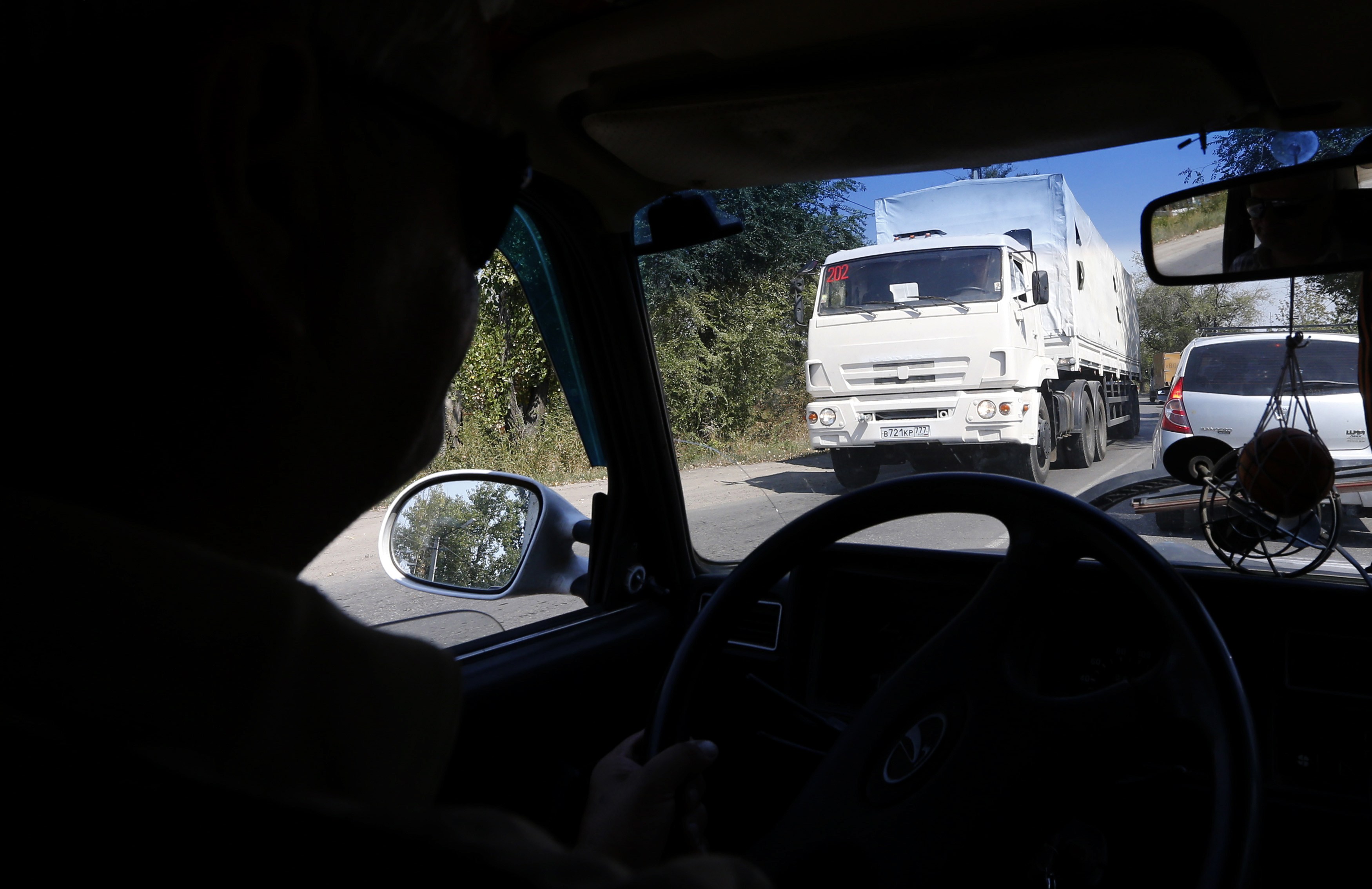 Kiev acusa a Rusia de invasión tras la entrada de camiones de ayuda