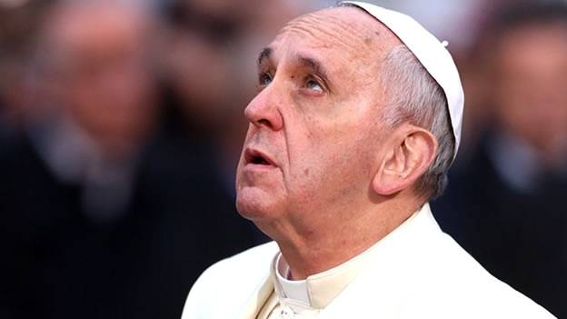 El Papa recibió a un transexual español y a su prometida