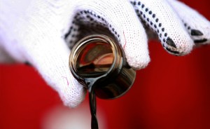 Petróleo venezolano sigue cayendo y llega a 68,97 dólares