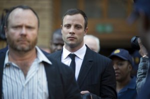 Pistorius es liberado de prisión en Sudáfrica para continuar arresto domiciliario