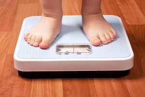 Niños que toman antibióticos antes de dos años pueden volverse obesos