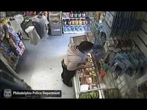 Buscan a un atracador que simuló una pistola con un plátano (Video)