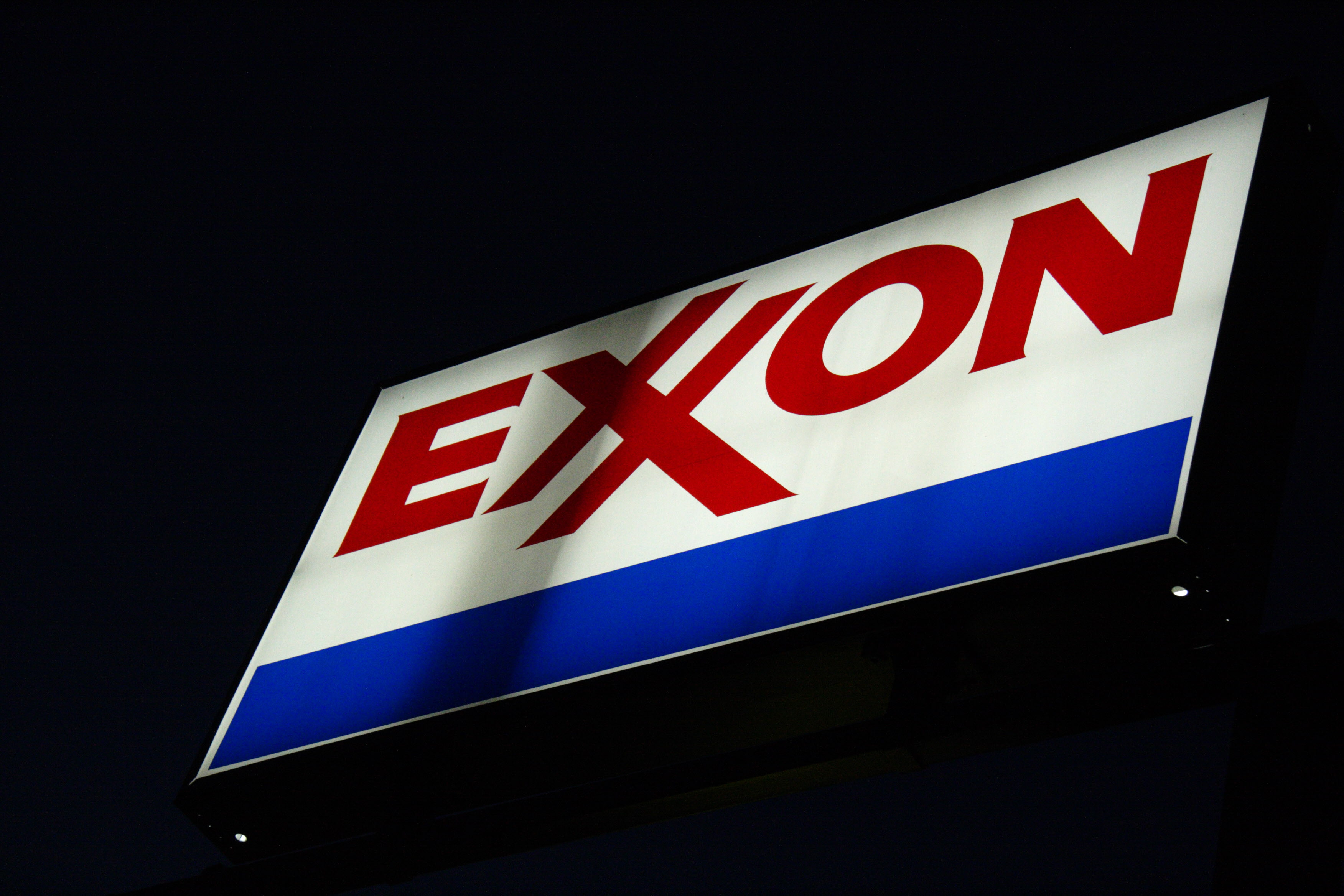 ExxonMobil también recibe el impacto del derrumbe de los precios del crudo