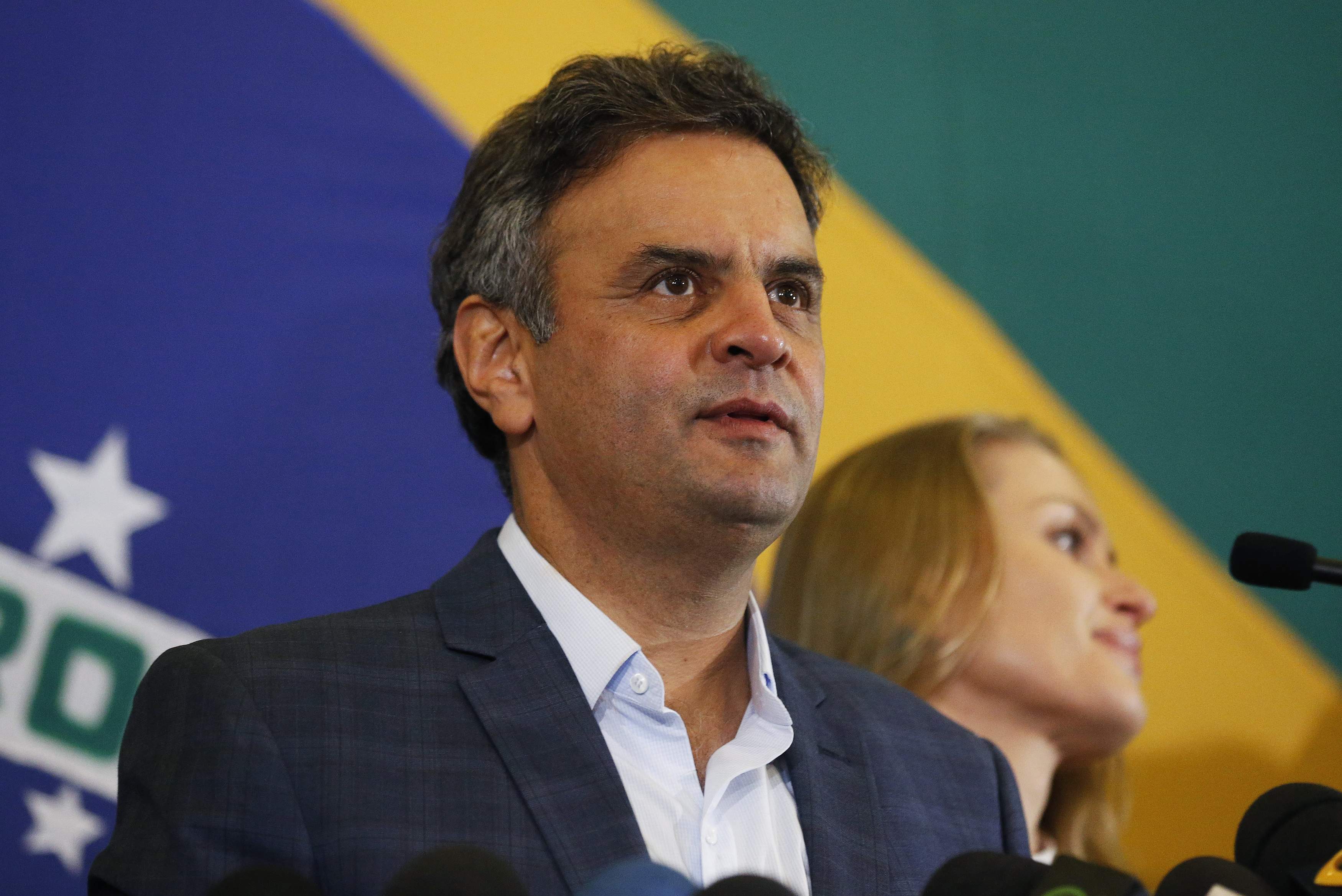Neves reconoce derrota y confía en un proyecto que unifique Brasil