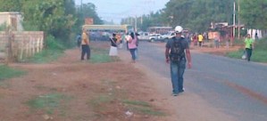 Choferes secuestran camiones y cierran el paso en Maracaibo