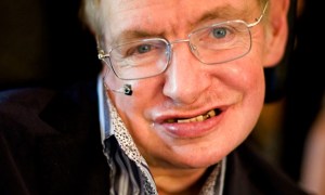 Stephen Hawking quiere ser un villano de “James Bond”