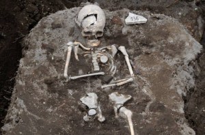 El Indiana Jones búlgaro encontró los restos de un vampiro (Fotos)