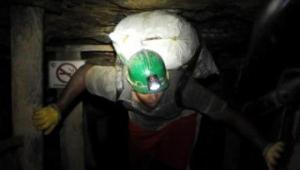 Explosión deja a doce mineros atrapados en Colombia