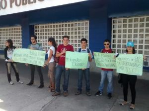 Exigen al MP la liberación de estudiantes detenidos por protestar