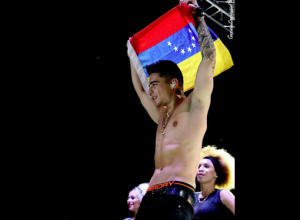 Maluma dice que le favoreció el incidente con la bandera de Venezuela
