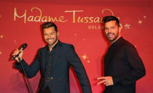 Ricky Martin conoce a su doble en el Museo Madame Tussauds (Fotos)
