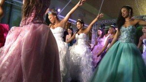 Policías bailan con princesas de las favelas (Video)